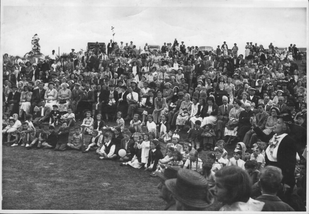 Coronation-celebration-1953-at-the-Playstool