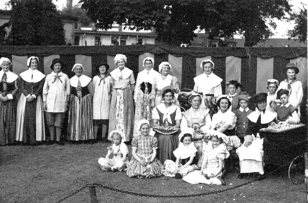Borden Womens Institute Pageant 1953 on The Playstool