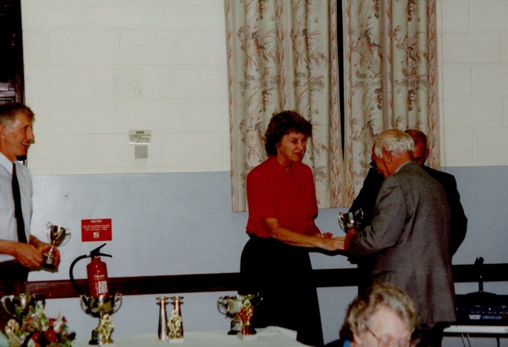 Anne - Presenting cups