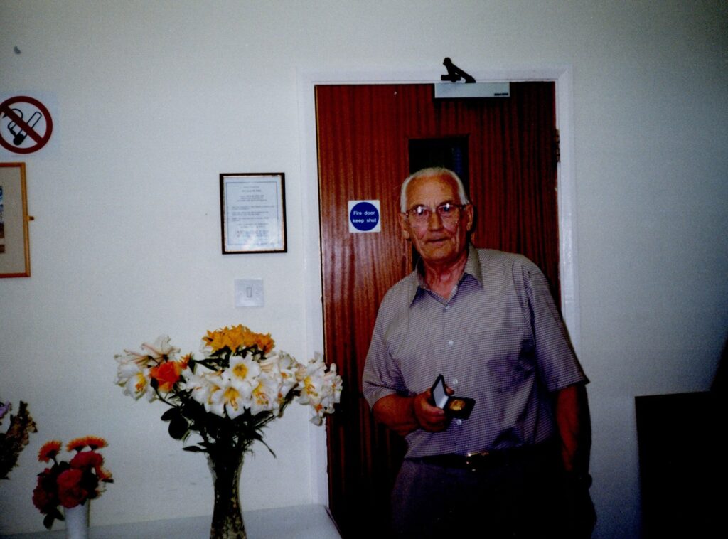 Edwin - Collecting a Banksien Medal for best collection of flowers